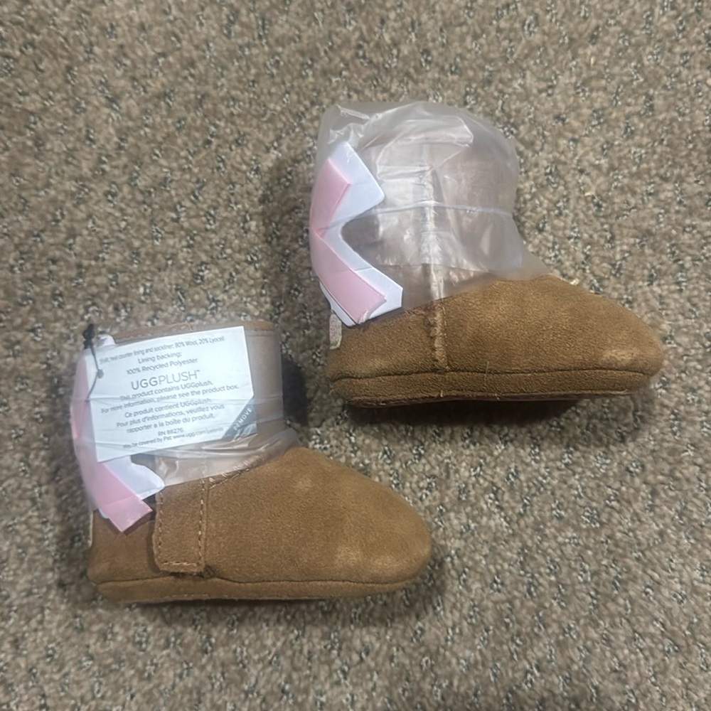 NWT Ugg - Jesse Bow II